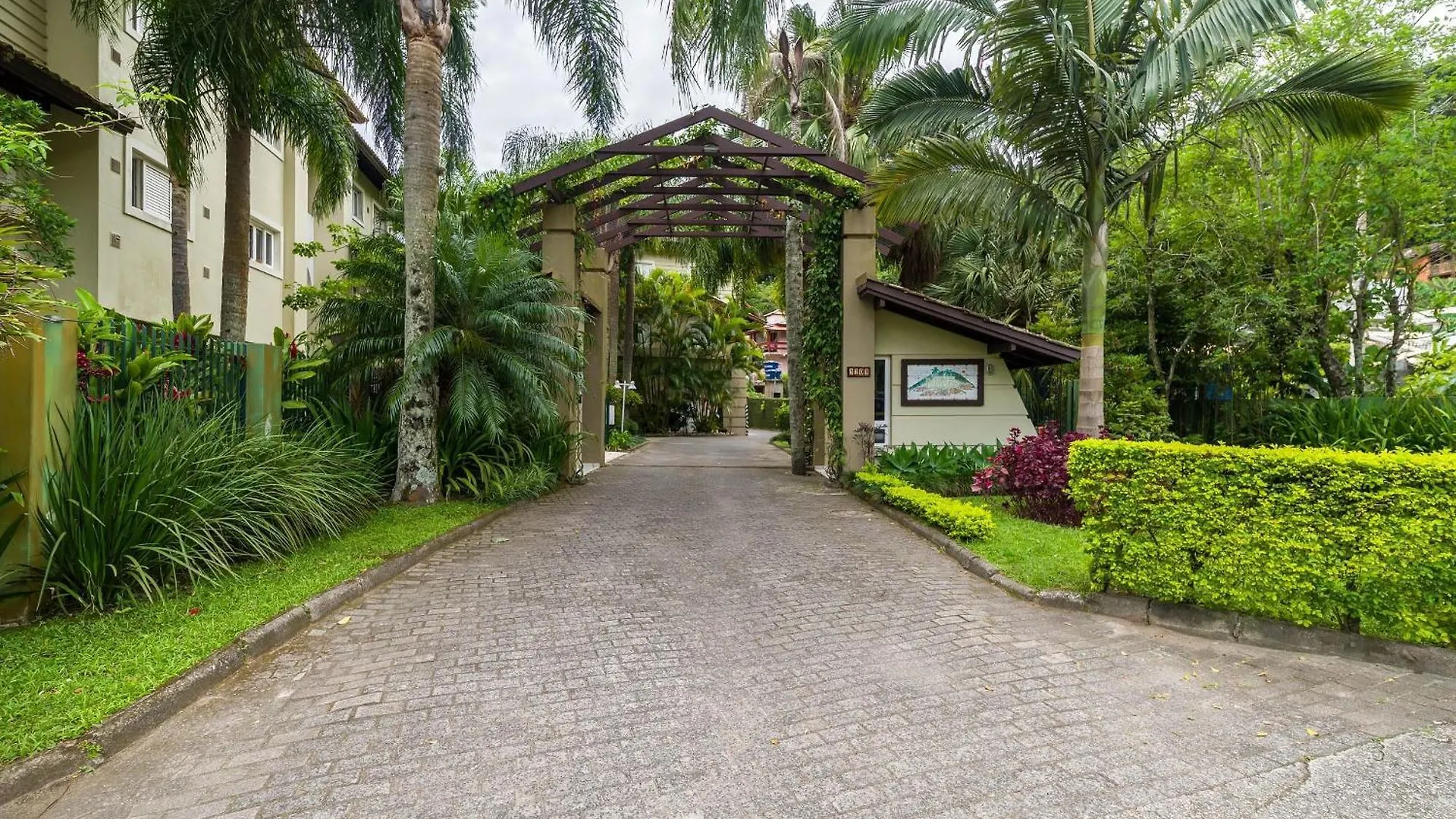 Apartamentos A 450M Da Lagoa Da Conceicao - Crm Florianopolis 0*,
