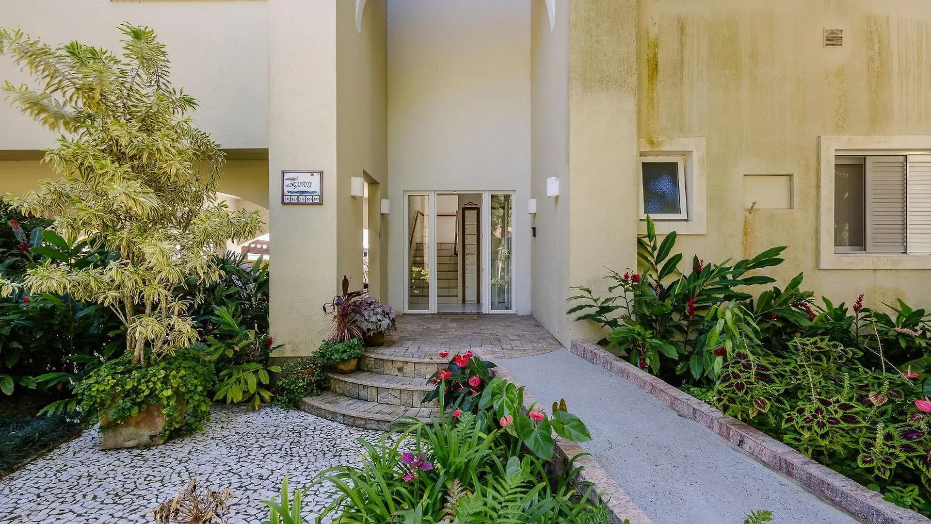 Apartamentos A 450M Da Lagoa Da Conceicao - Crm Florianopolis Apartment