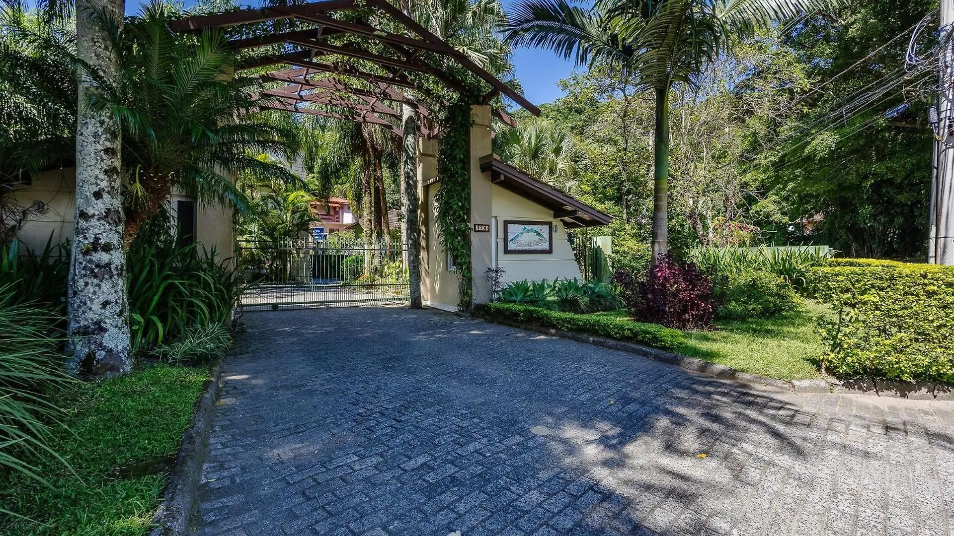 Apartamentos A 450M Da Lagoa Da Conceicao - Crm Florianopolis